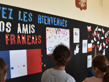 Des enfants polonais accueillent des enfants français